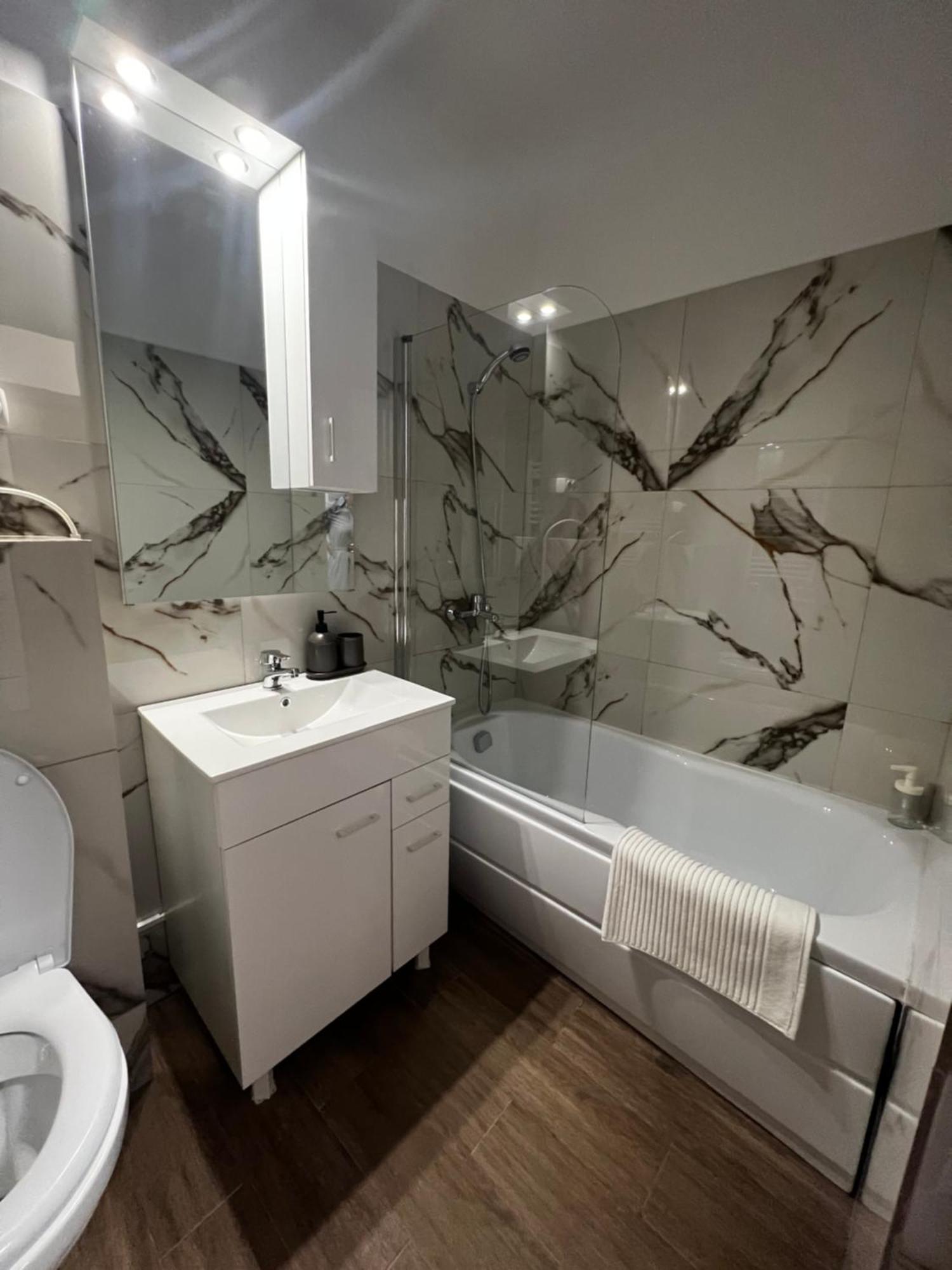 Central Studio Apartment Bukares Bagian luar foto